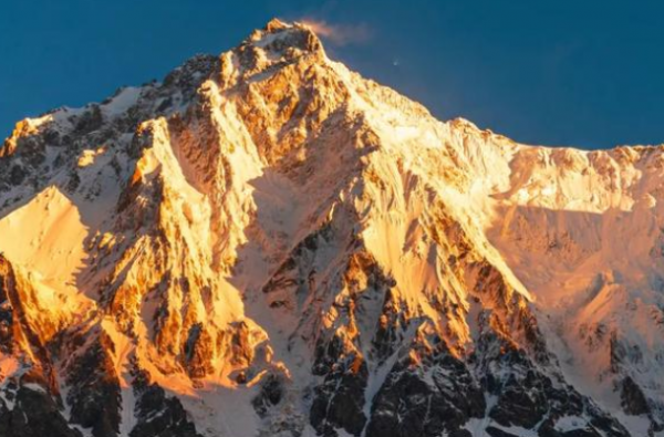 珠穆朗玛峰高度为多少：8848.86米(仍在不断升高)