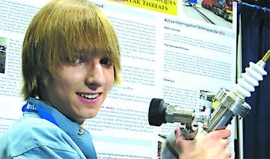 世界上最年轻的物理学家 泰勒·威尔逊14岁便制作小型核反应堆